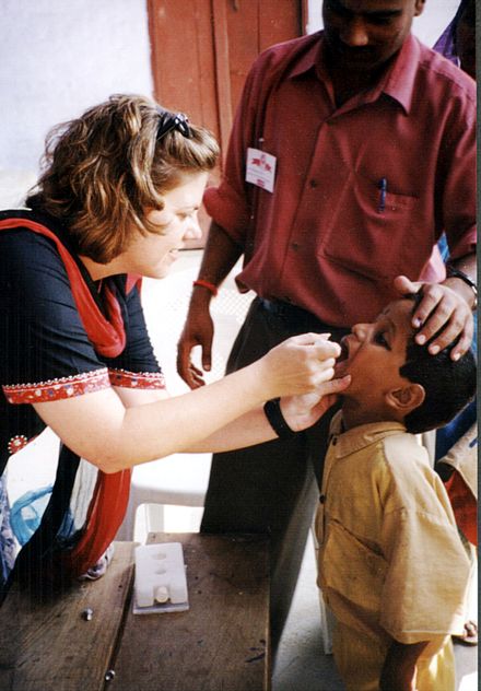 440px-Vaccination-polio-india